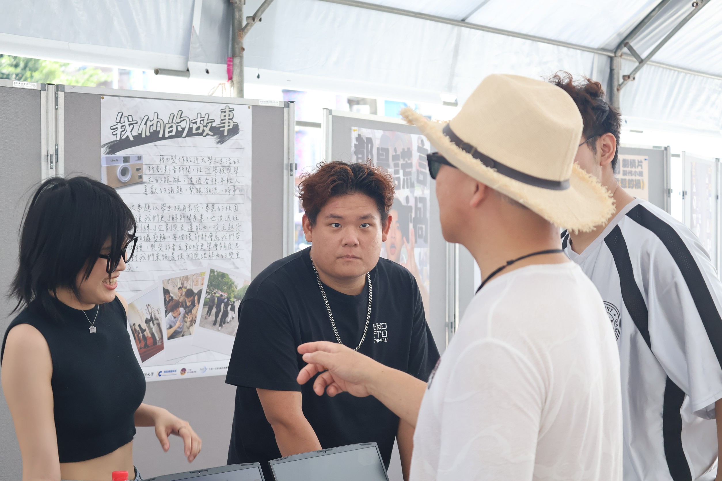亞大資傳系同學,現場展示製作的影像作品。 亞大資傳系同學,現場展示製作的影像作品。